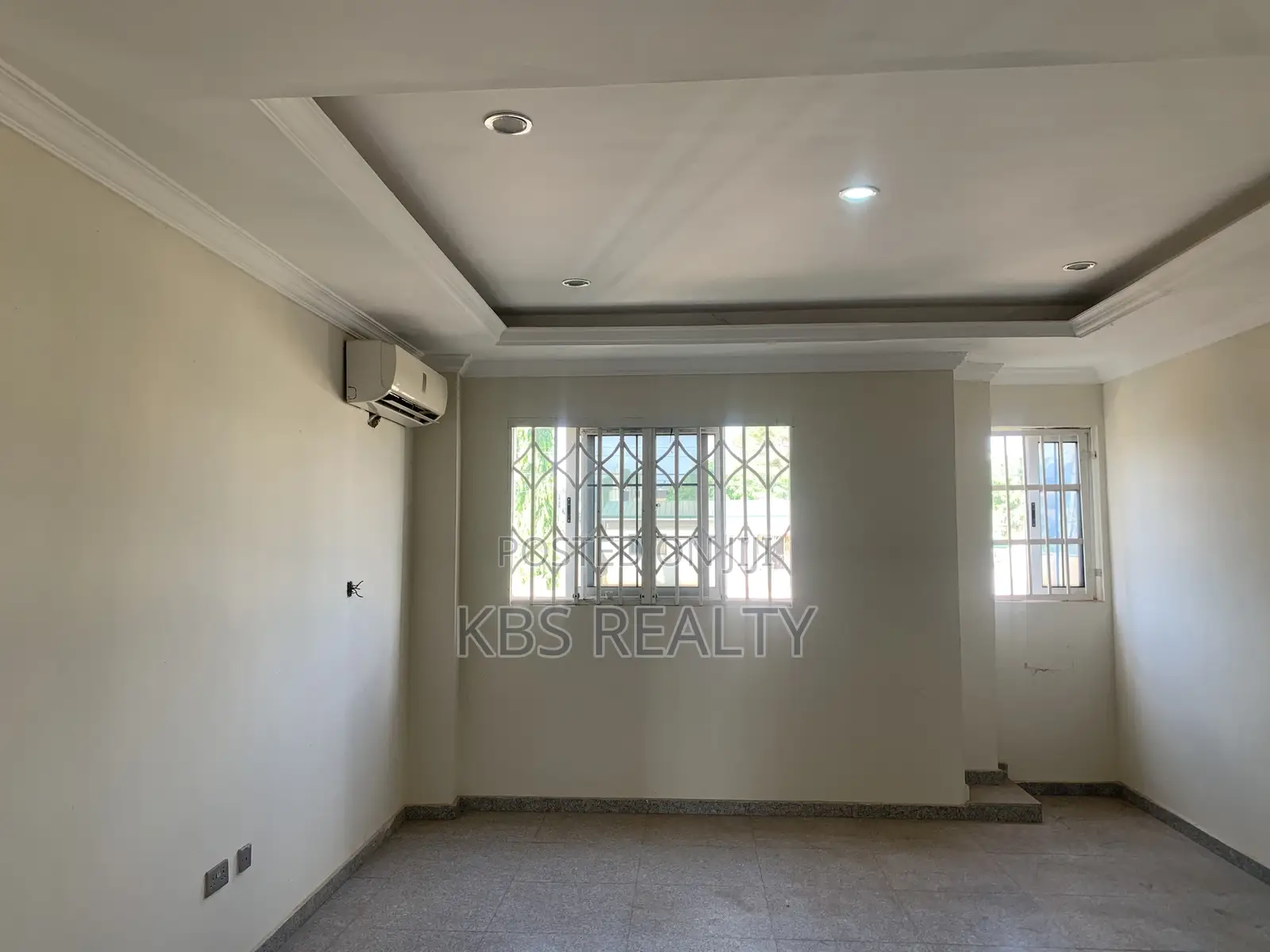6bdrm Townhouse / Terrace in Ridge-Danyame, Kumasi Metropolitan