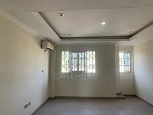 6bdrm Townhouse / Terrace in Ridge-Danyame, Kumasi Metropolitan