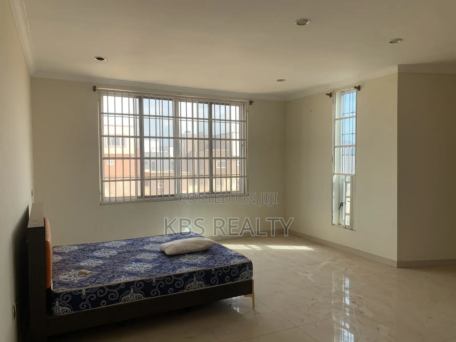 6bdrm Townhouse / Terrace in Ridge-Danyame, Kumasi Metropolitan