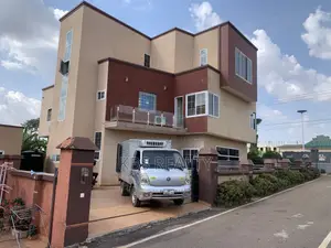 6bdrm Townhouse / Terrace in Ridge-Danyame, Kumasi Metropolitan