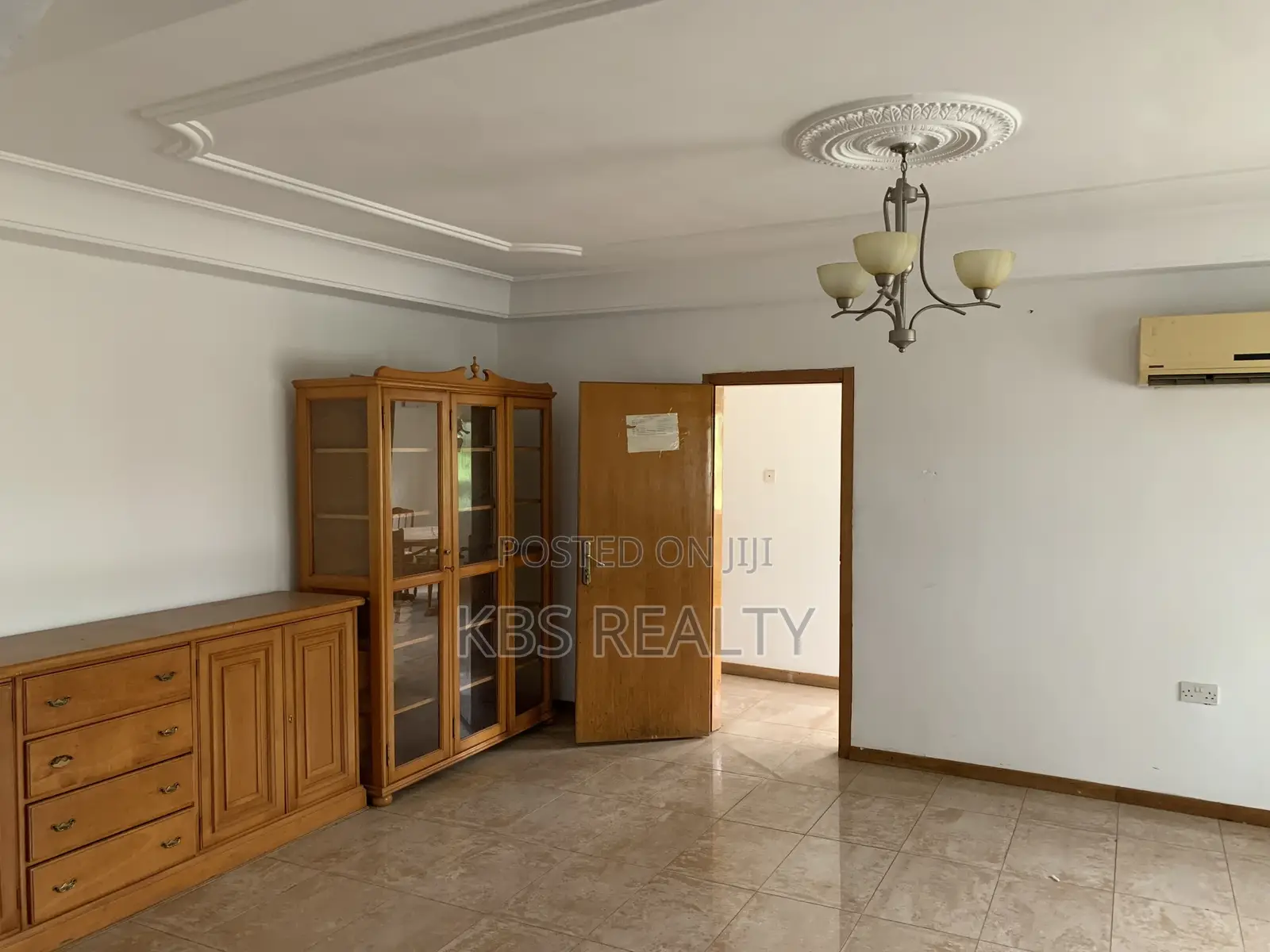 8bdrm Mansion in Ahodwo-Ridge, Kumasi Metropolitan for rent