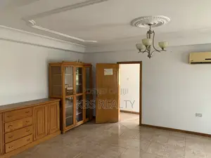 8bdrm Mansion in Ahodwo-Ridge, Kumasi Metropolitan for rent