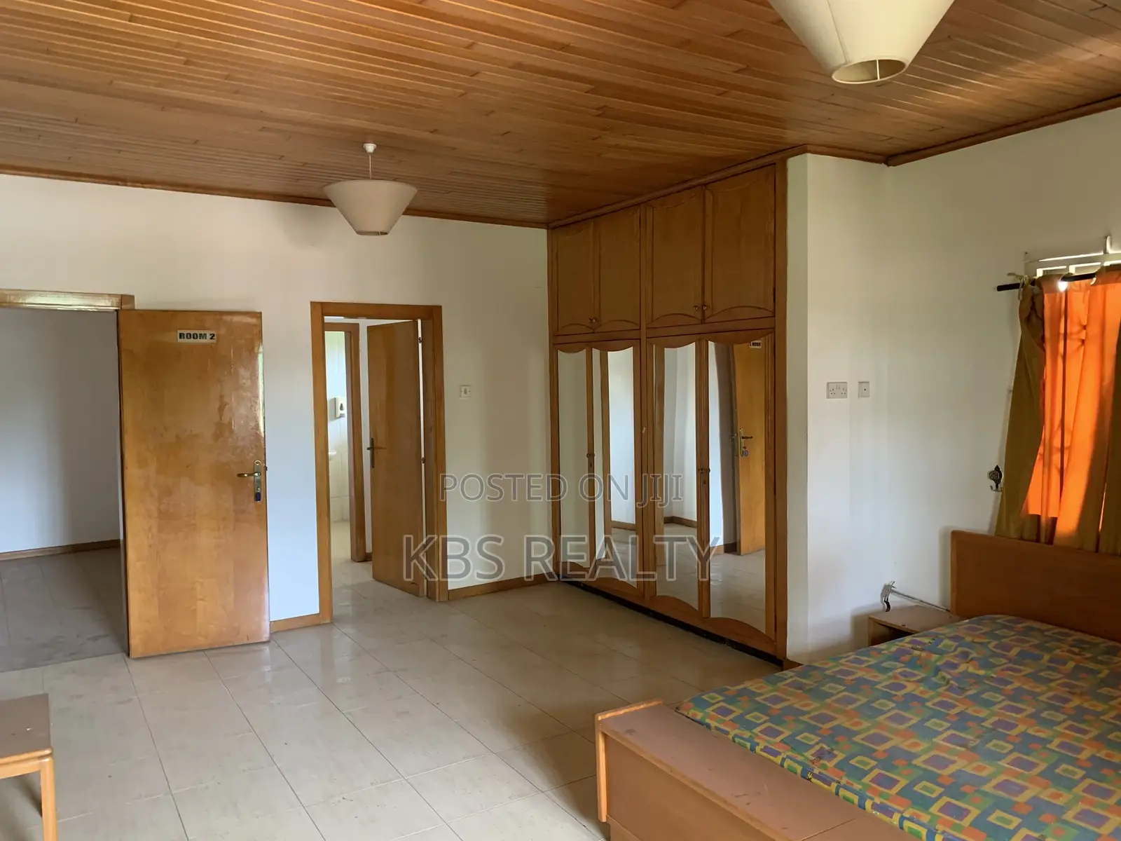 8bdrm Mansion in Ahodwo-Ridge, Kumasi Metropolitan for rent