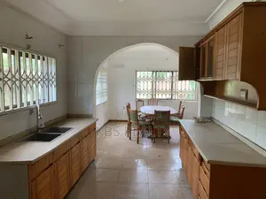 8bdrm Mansion in Ahodwo-Ridge, Kumasi Metropolitan for rent