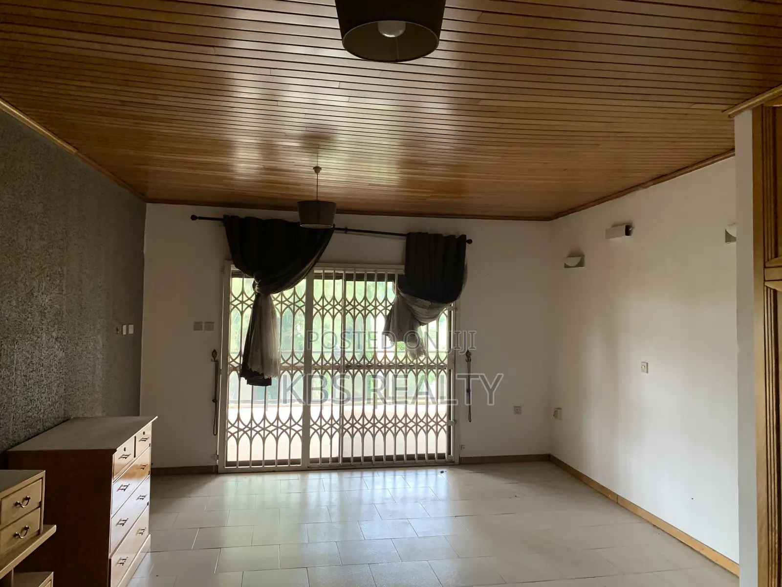 8bdrm Mansion in Ahodwo-Ridge, Kumasi Metropolitan for rent