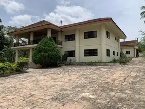 8bdrm Mansion in Ahodwo-Ridge, Kumasi Metropolitan for rent