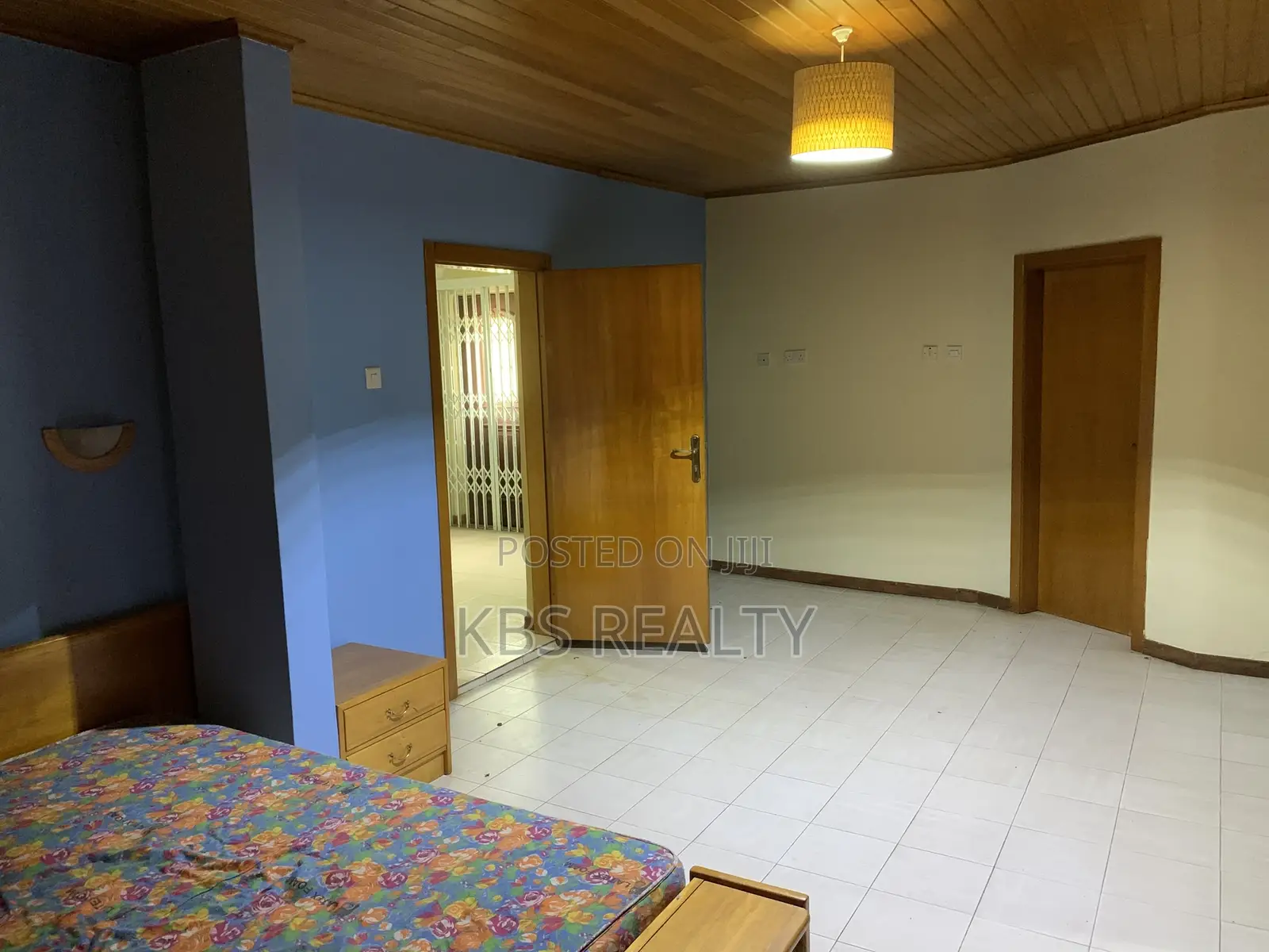 8bdrm Mansion in Ahodwo-Ridge, Kumasi Metropolitan for rent