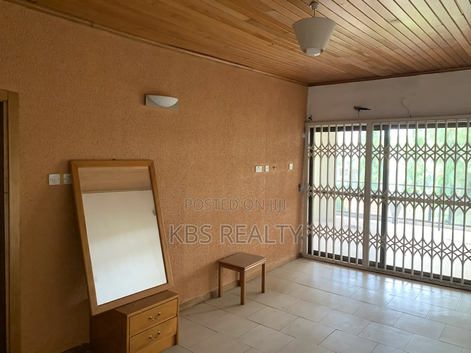 8bdrm Mansion in Ahodwo-Ridge, Kumasi Metropolitan for rent