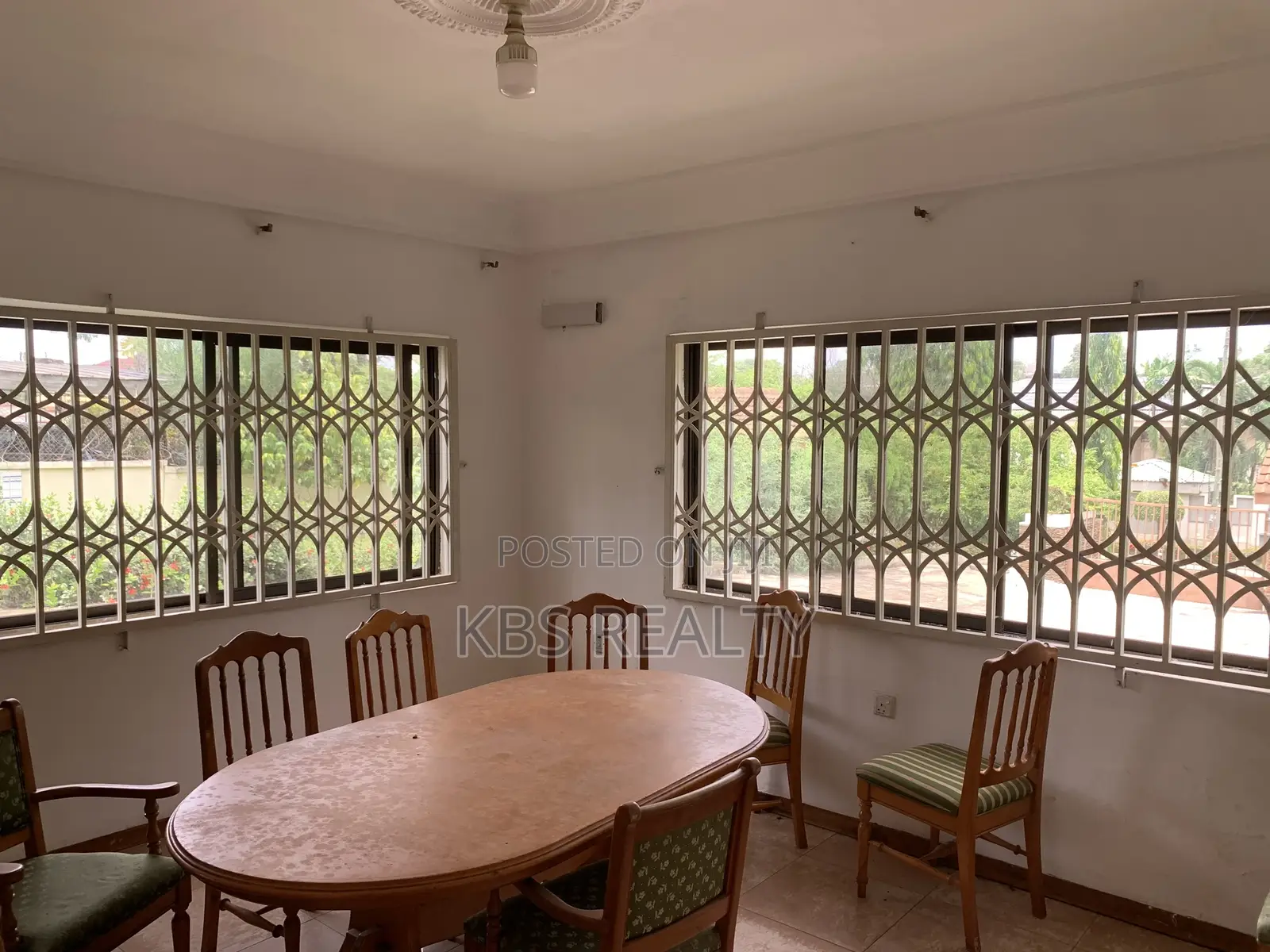 8bdrm Mansion in Ahodwo-Ridge, Kumasi Metropolitan for rent