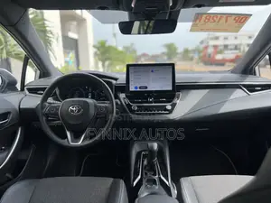 Toyota Corolla Hybrid XLE 2024 Silver