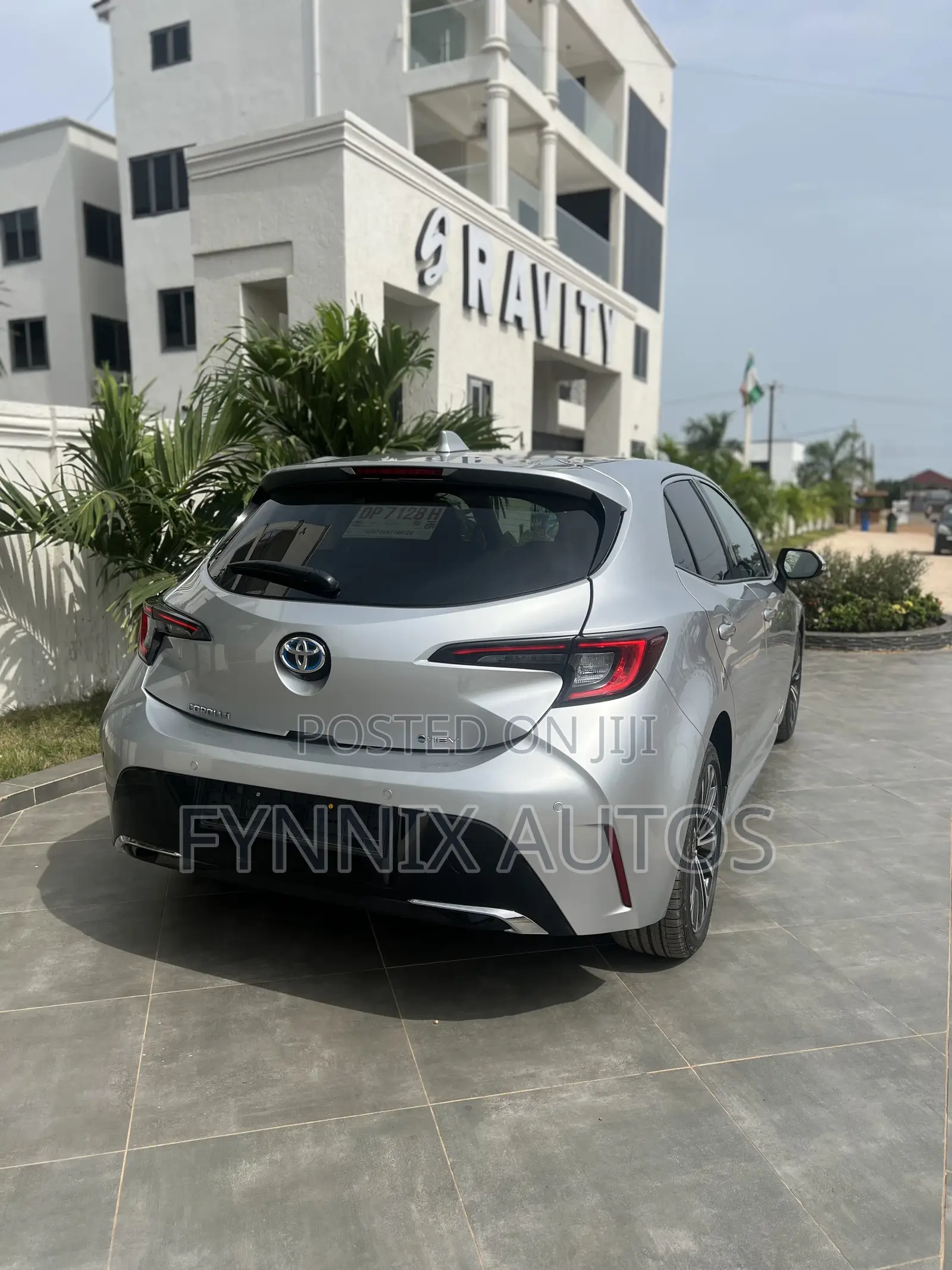 Toyota Corolla Hybrid XLE 2024 Silver