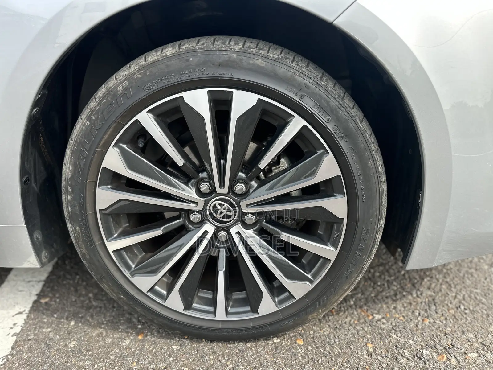 Toyota Corolla 2024 Silver