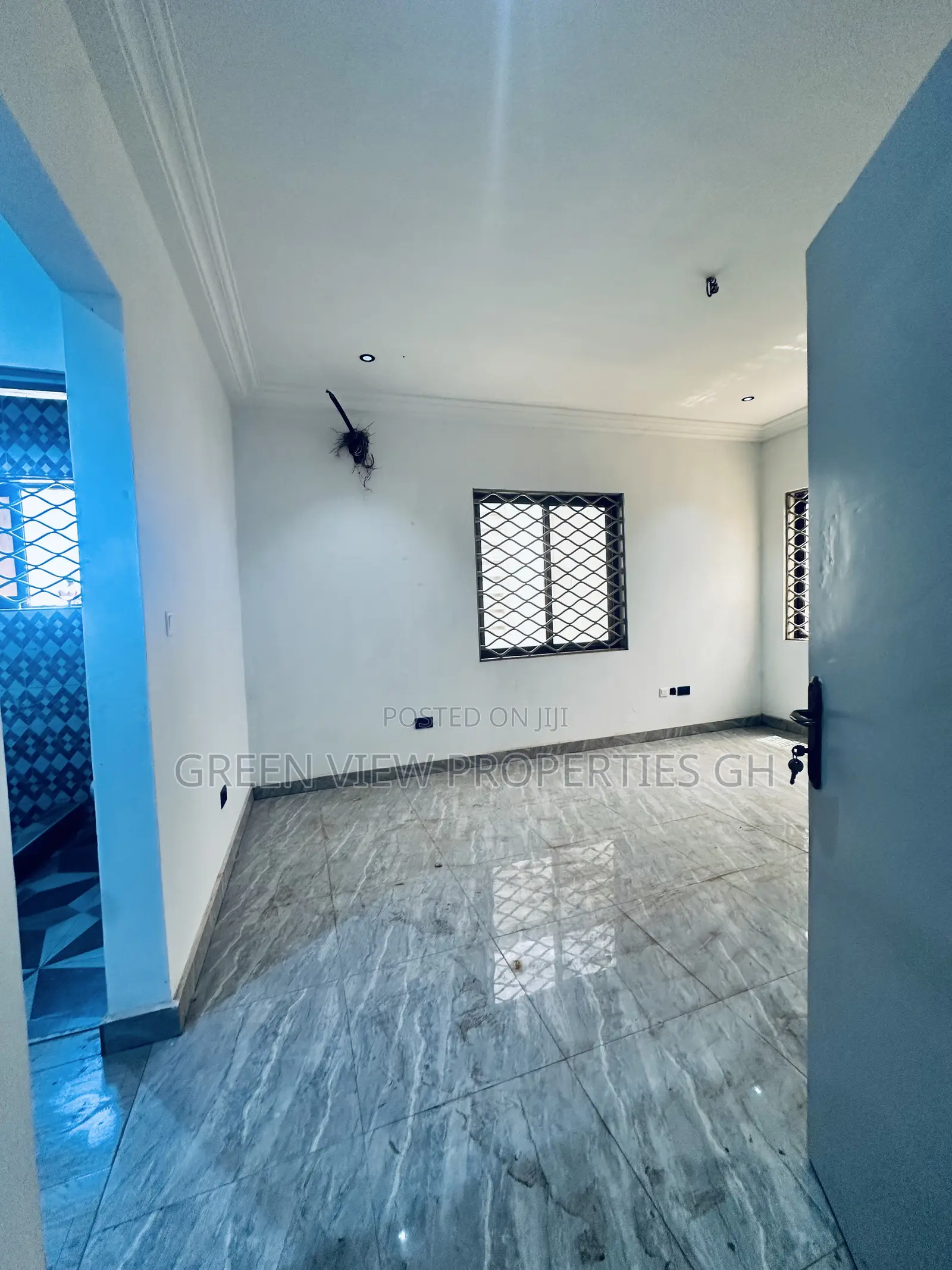 2bdrm Apartment in West Hills Mall Area for rent