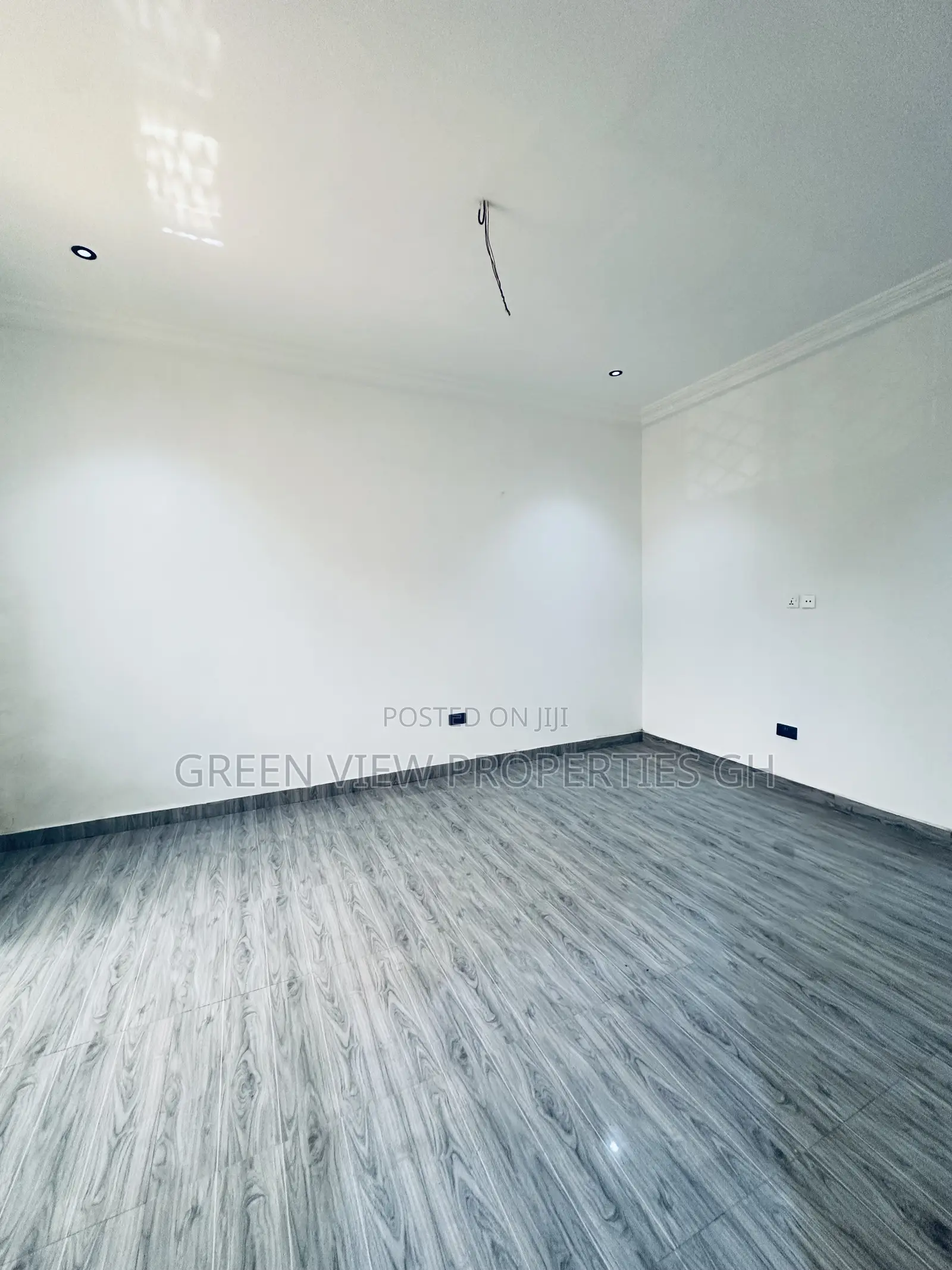 2bdrm Apartment in West Hills Mall Area for rent