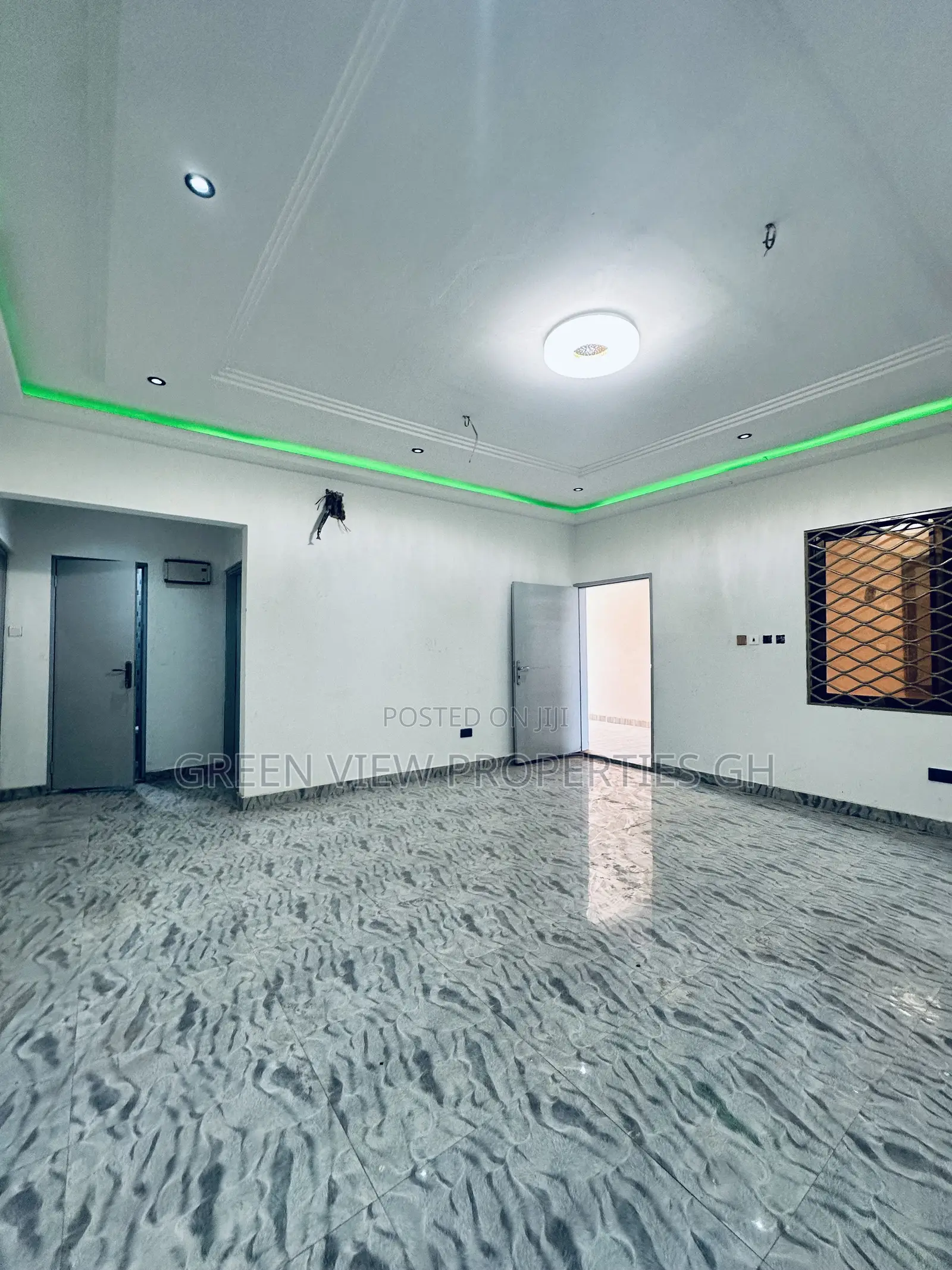 2bdrm Apartment in West Hills Mall Area for rent