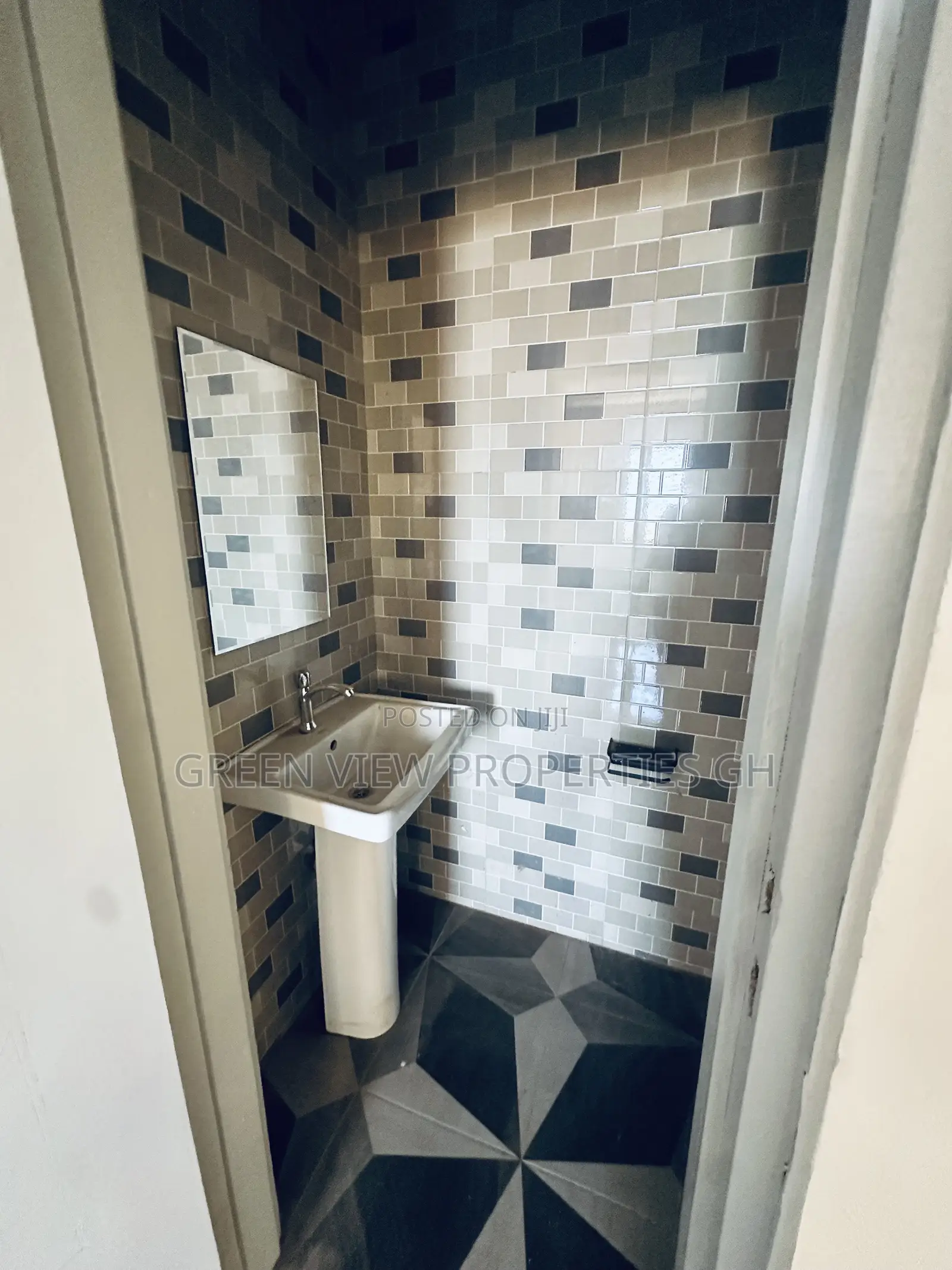 2bdrm Apartment in West Hills Mall Area for rent