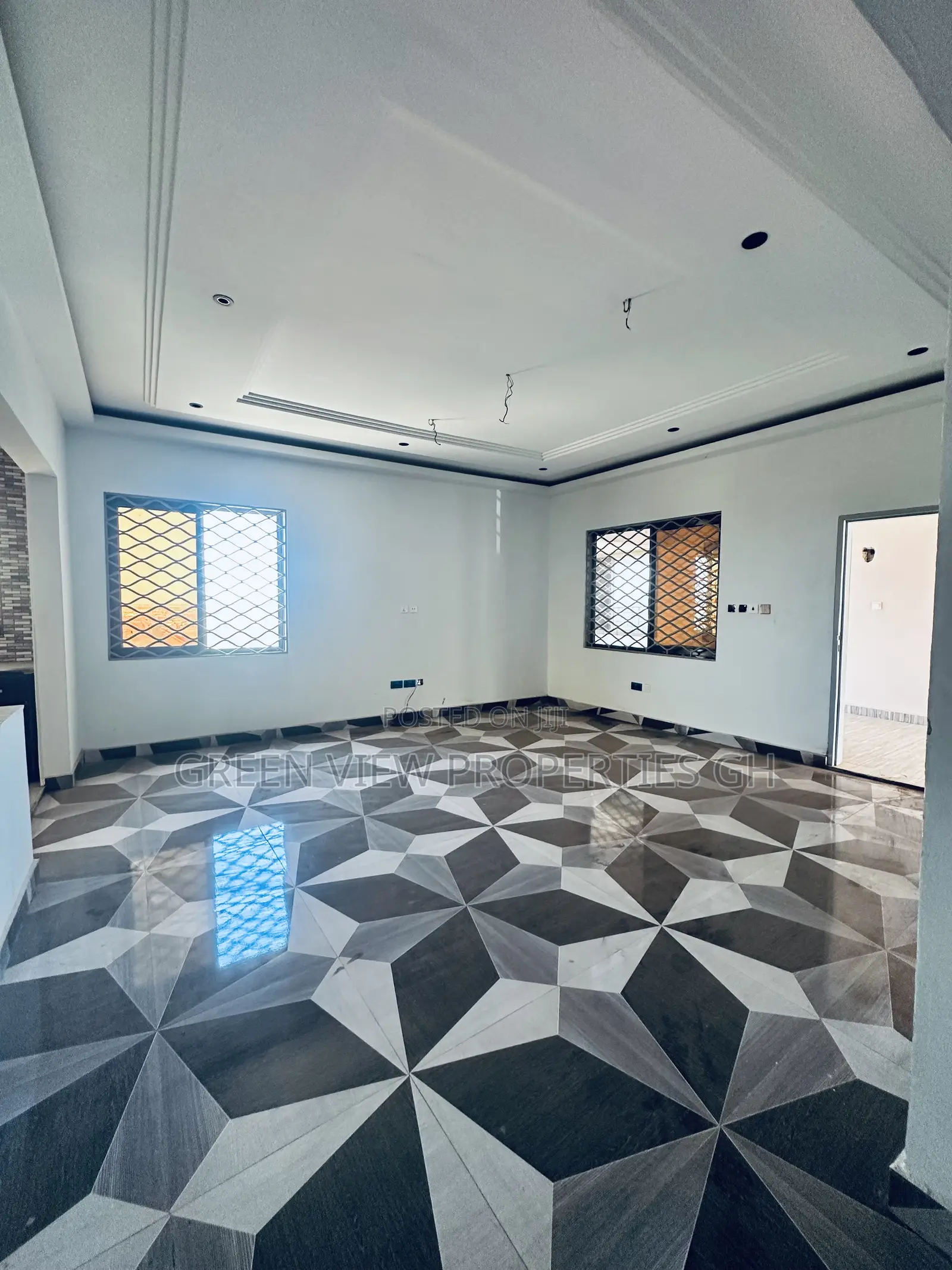 2bdrm Apartment in West Hills Mall Area for rent