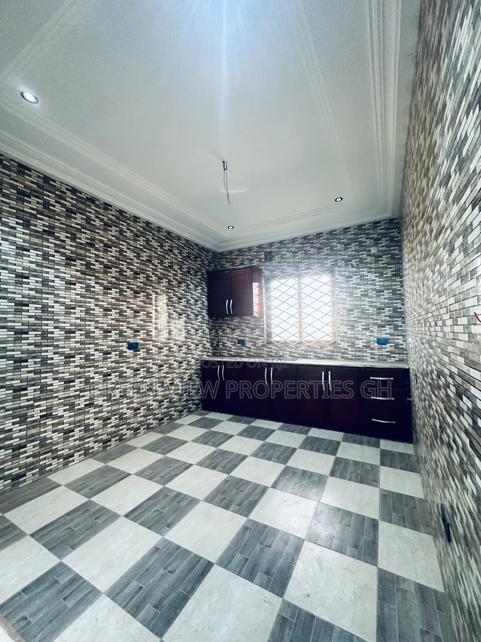 2bdrm Apartment in West Hills Mall Area for rent