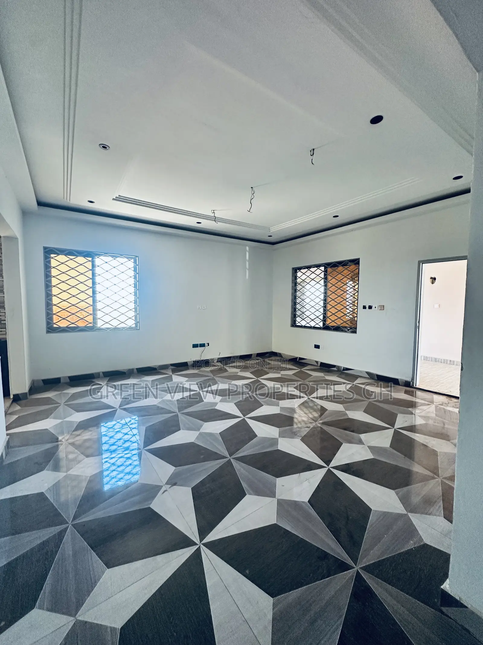 2bdrm Apartment in West Hills Mall Area for rent