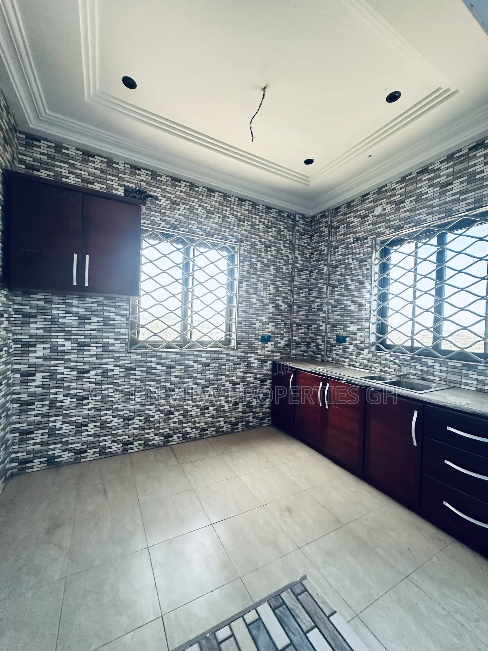 2bdrm Apartment in West Hills Mall Area for rent