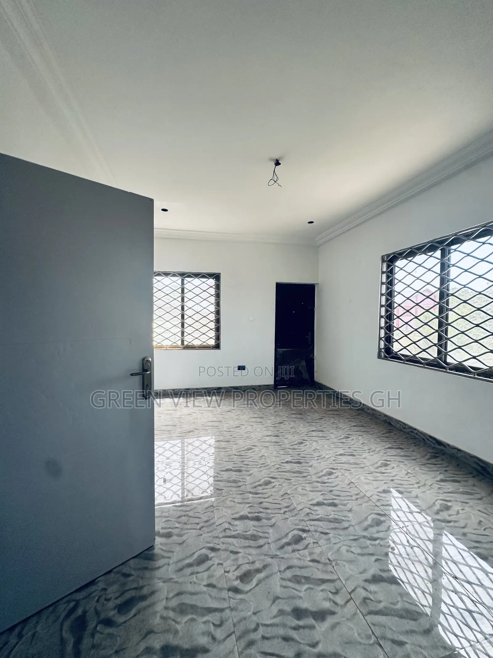 2bdrm Apartment in West Hills Mall Area for rent