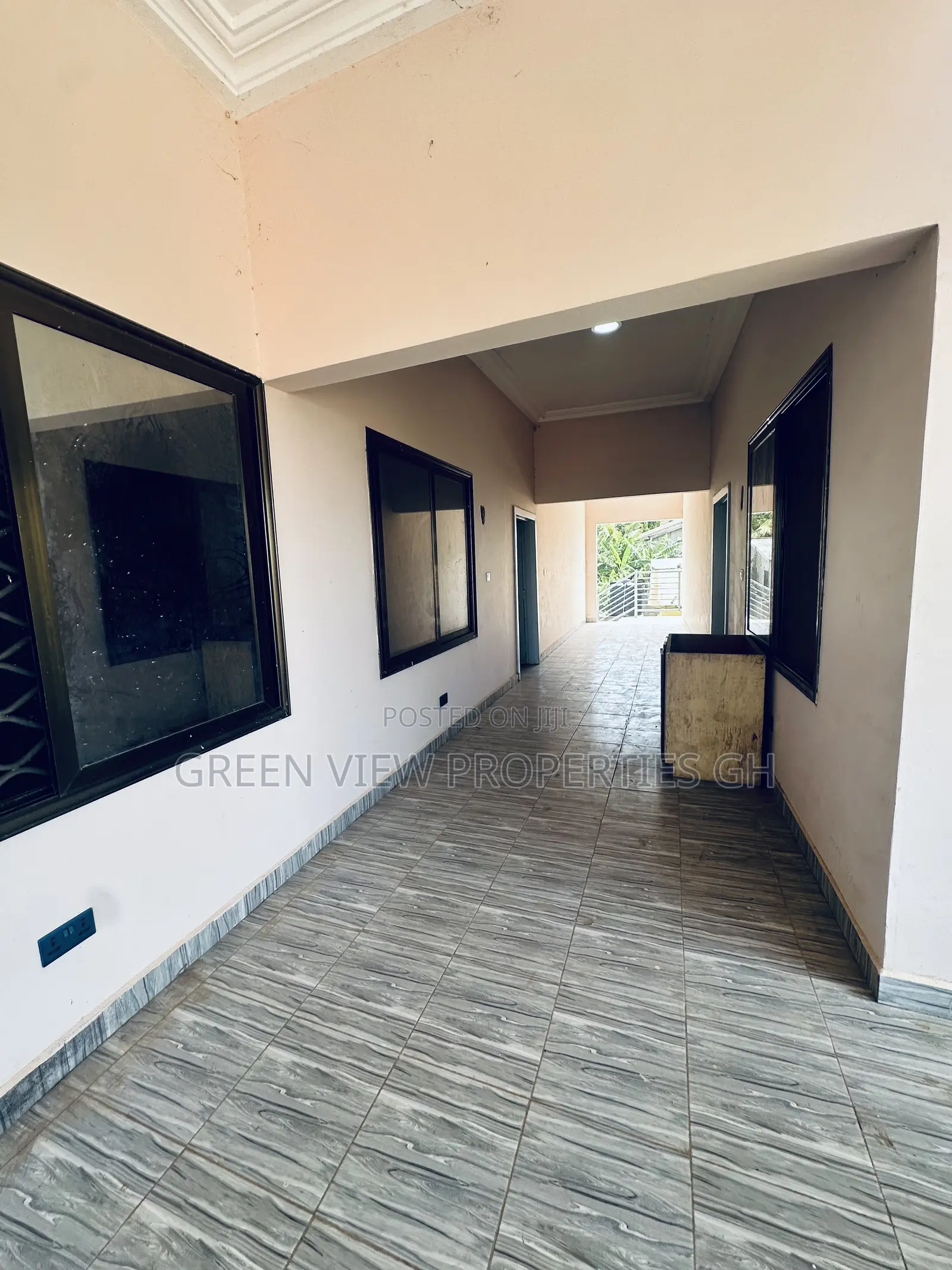 2bdrm Apartment in West Hills Mall Area for rent