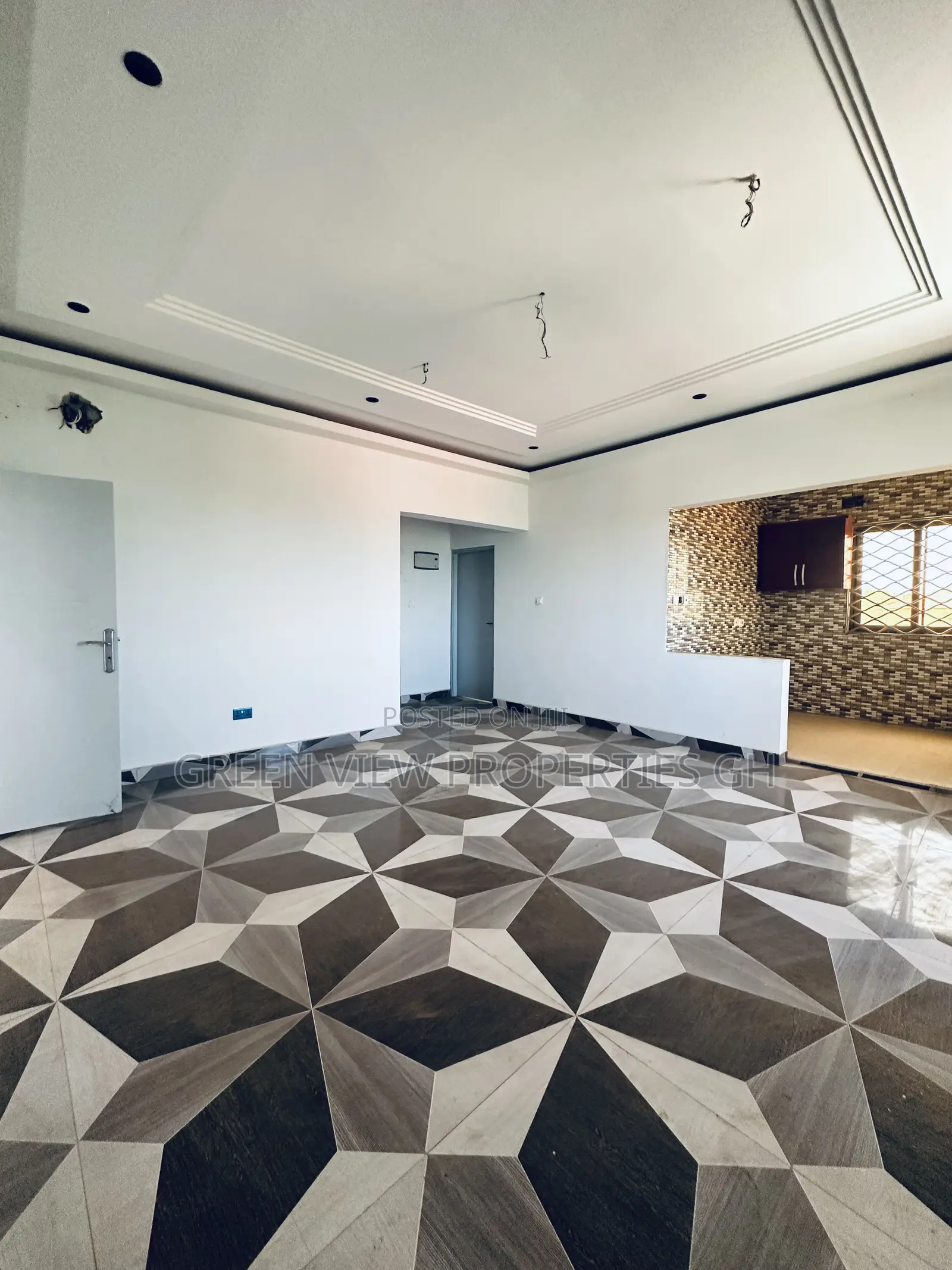 2bdrm Apartment in West Hills Mall Area for rent