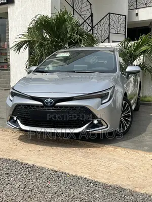 Toyota Corolla Hybrid XLE 2024 Silver