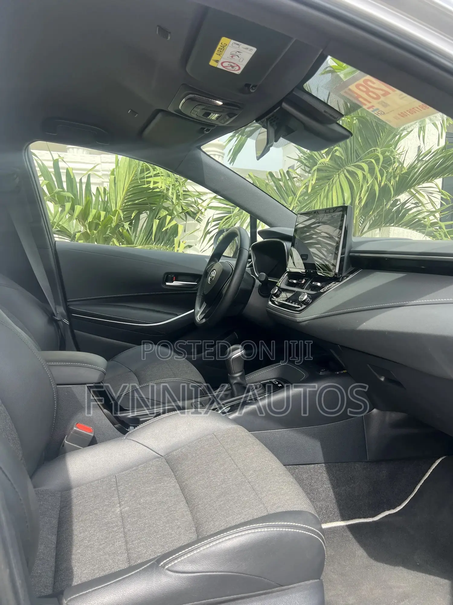Toyota Corolla Hybrid XLE 2024 Silver