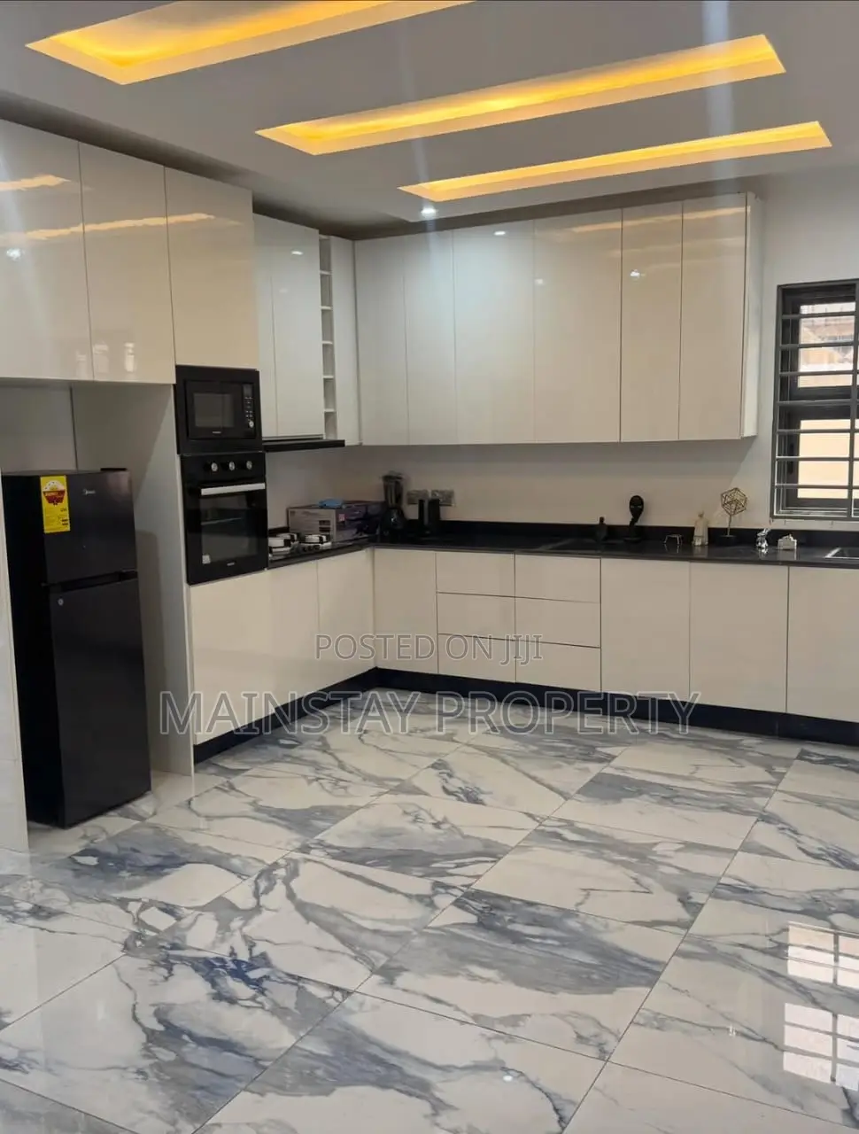 4bdrm House in Lake Side Estate for sale
