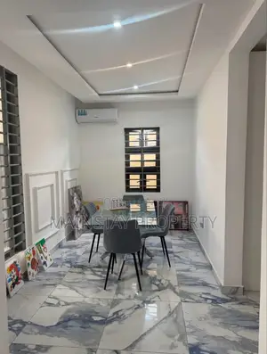 4bdrm House in Lake Side Estate for sale