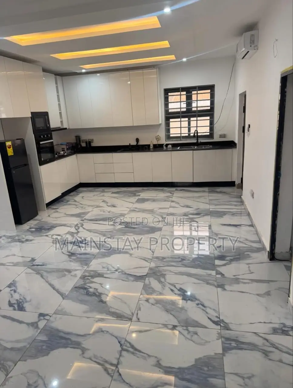 4bdrm House in Lake Side Estate for sale