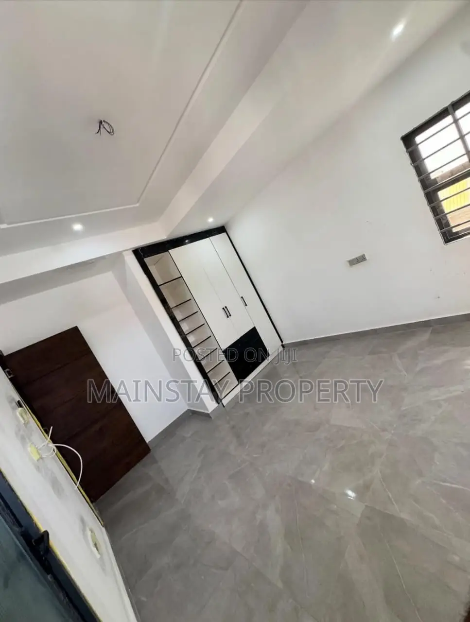 4bdrm House in Lake Side Estate for sale