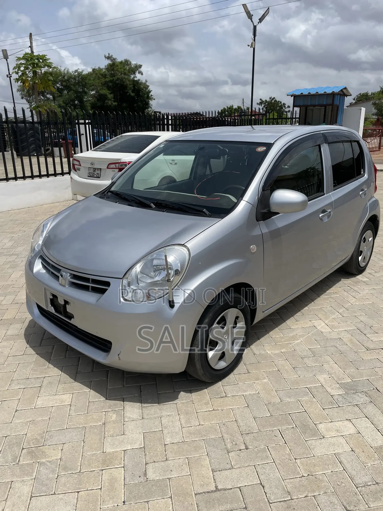 Toyota Passo 1.3 FWD 2012 Silver