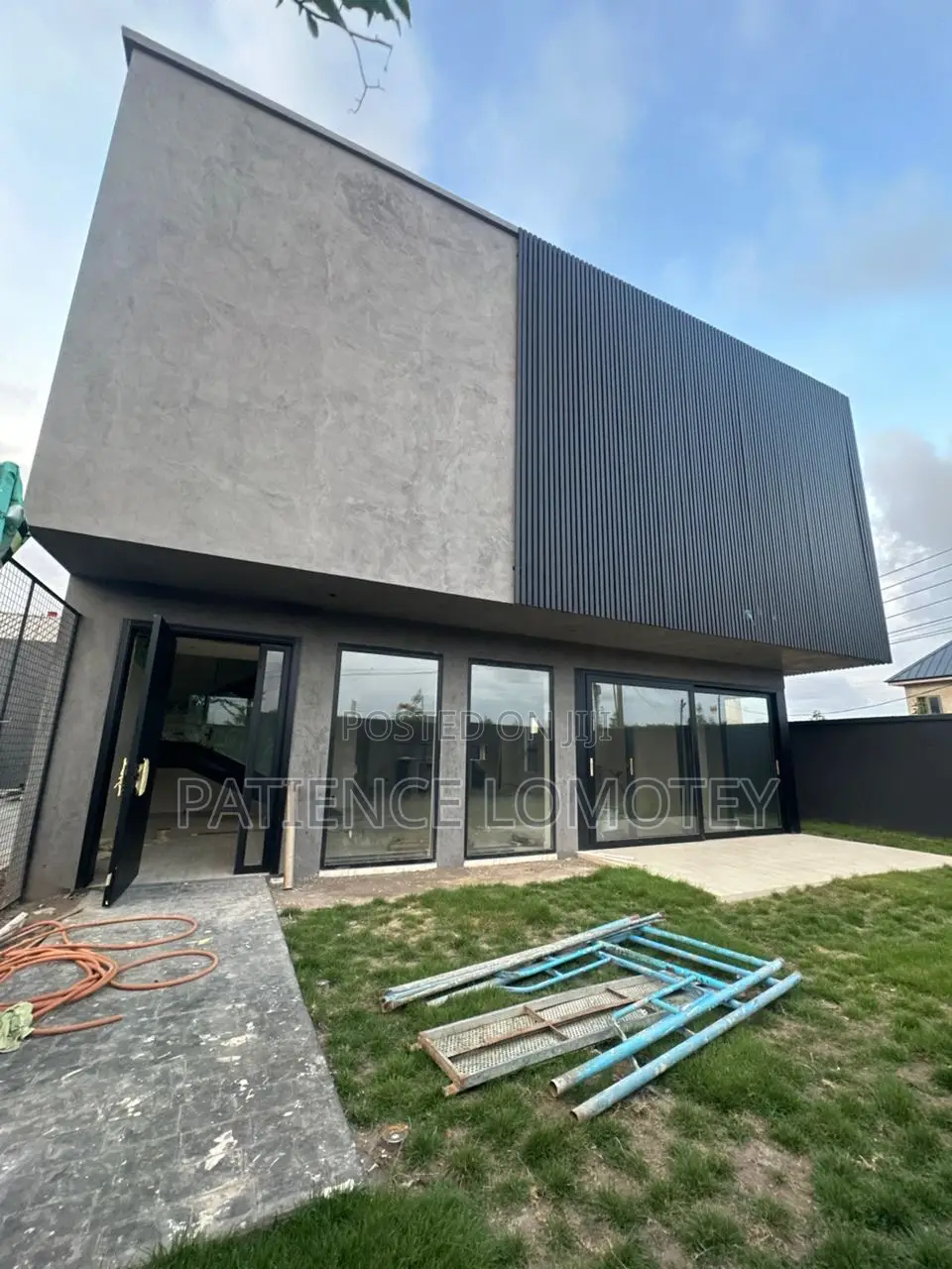 5bdrm Mansion in Trade Fair for sale