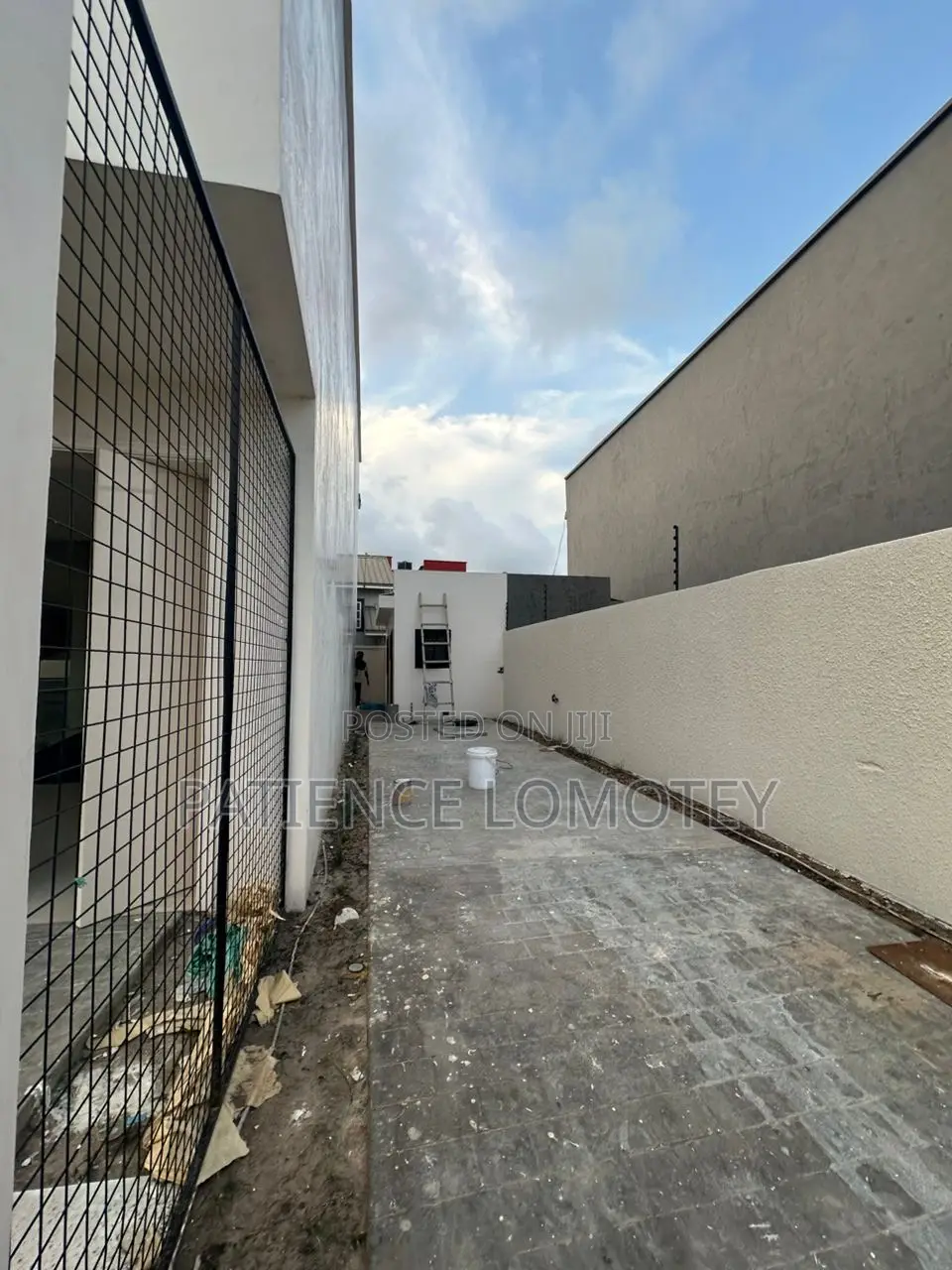 5bdrm Mansion in Trade Fair for sale
