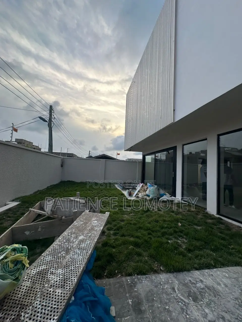 5bdrm Mansion in Trade Fair for sale