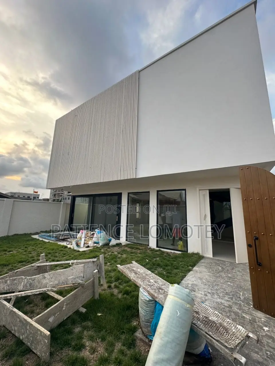 5bdrm Mansion in Trade Fair for sale