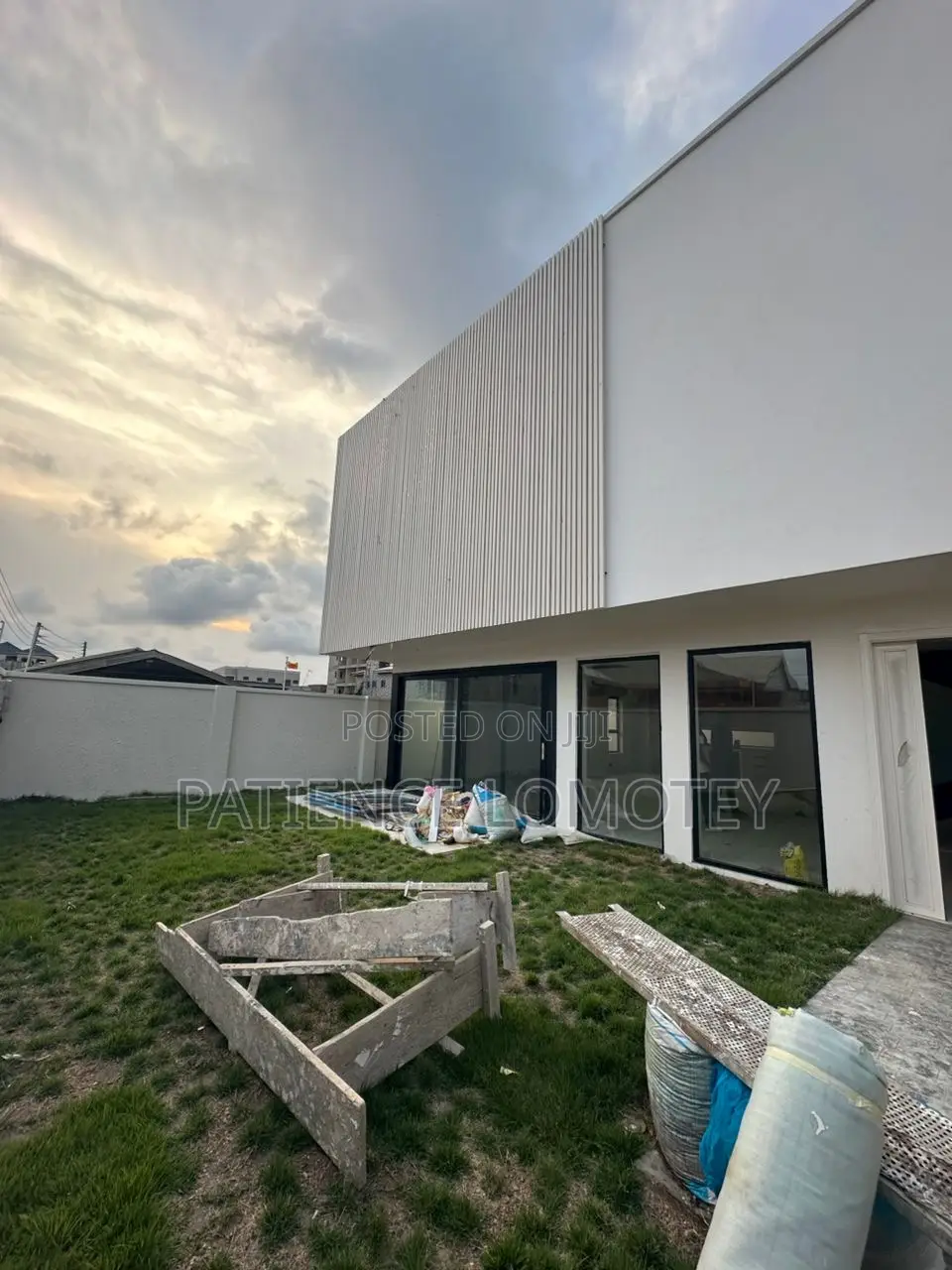 5bdrm Mansion in Trade Fair for sale
