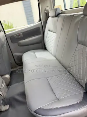 Toyota Hilux 2.5 D-4D 4X4 SRX 2011 Gray
