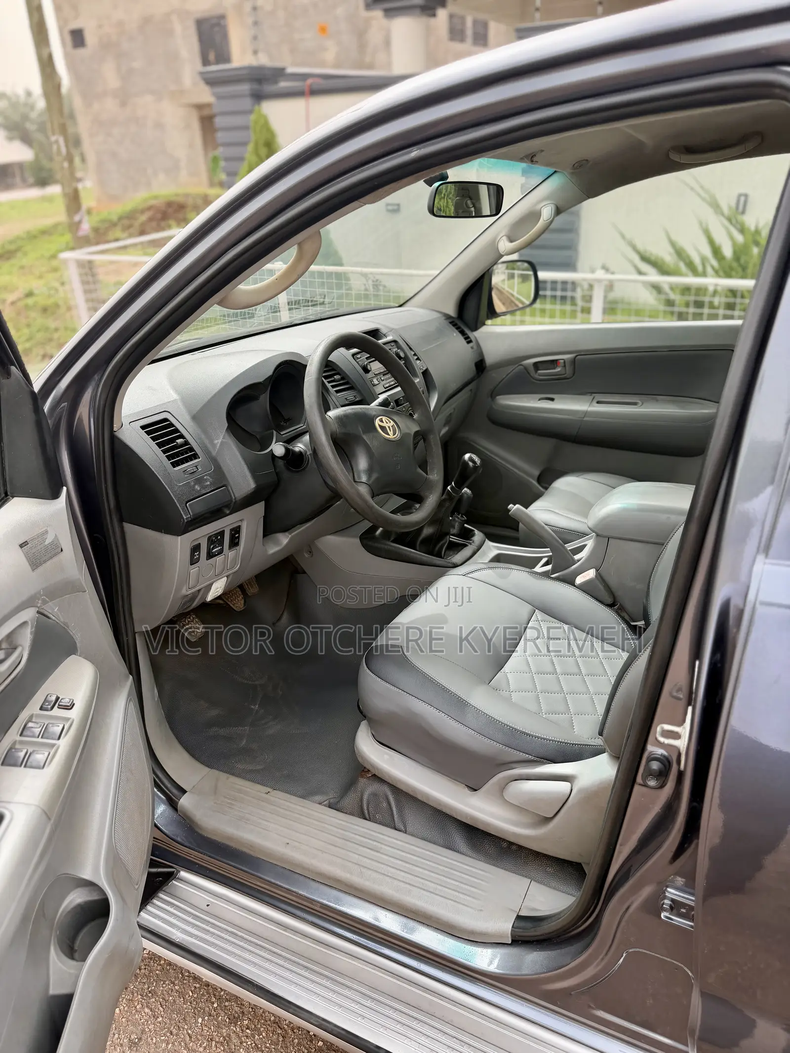 Toyota Hilux 2.5 D-4D 4X4 SRX 2011 Gray