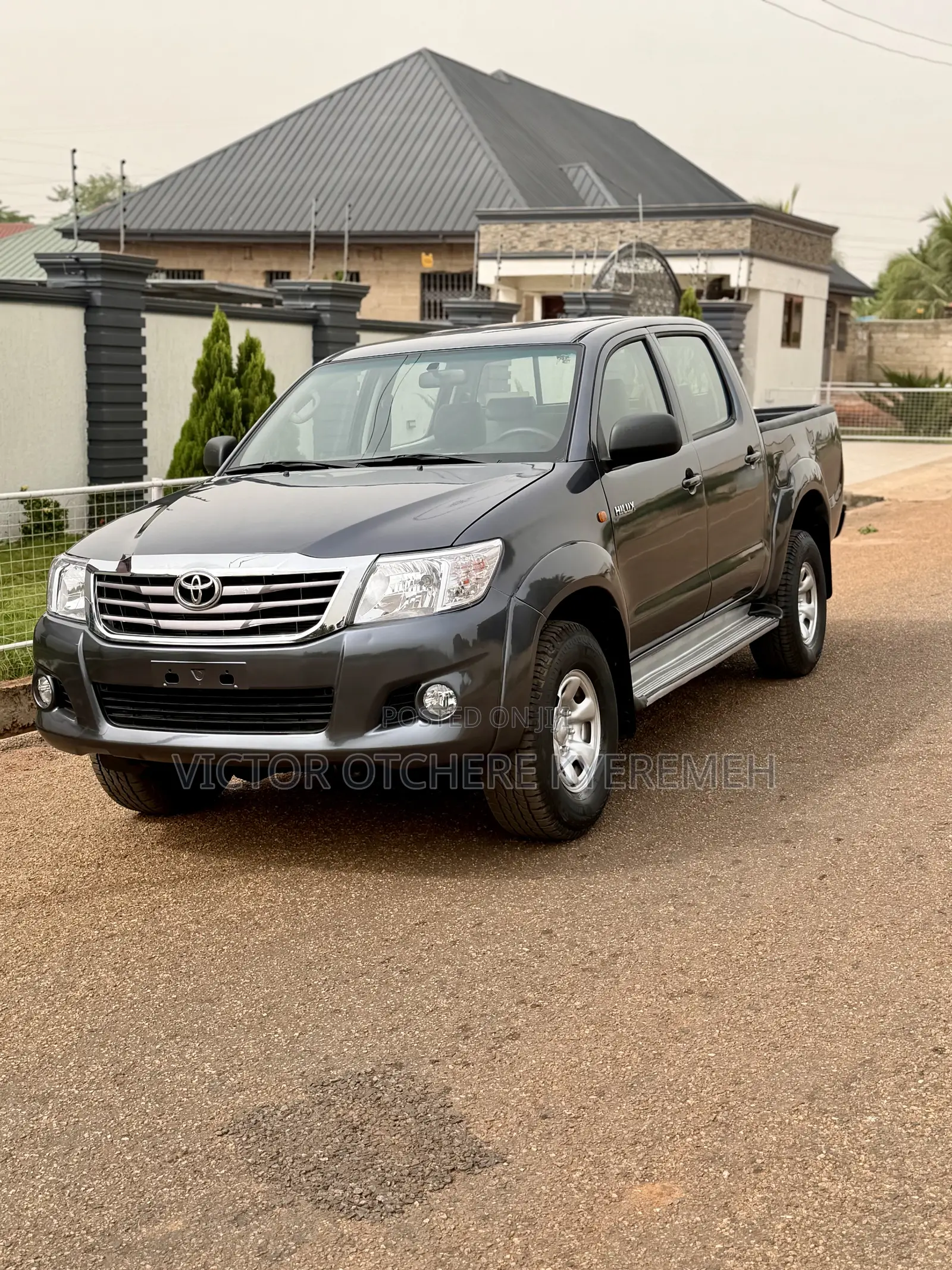 Toyota Hilux 2.5 D-4D 4X4 SRX 2011 Gray