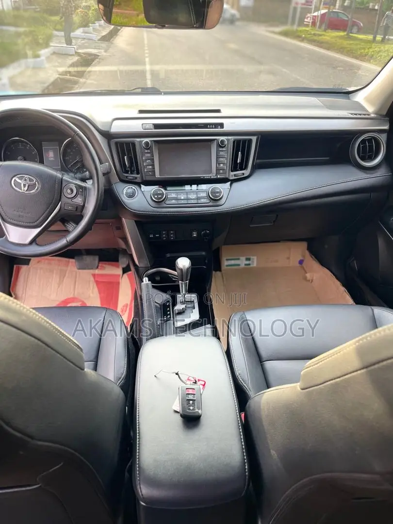 Toyota RAV4 XLE 4dr SUV AWD (2.5L 4cyl 6A) 2018 Silver