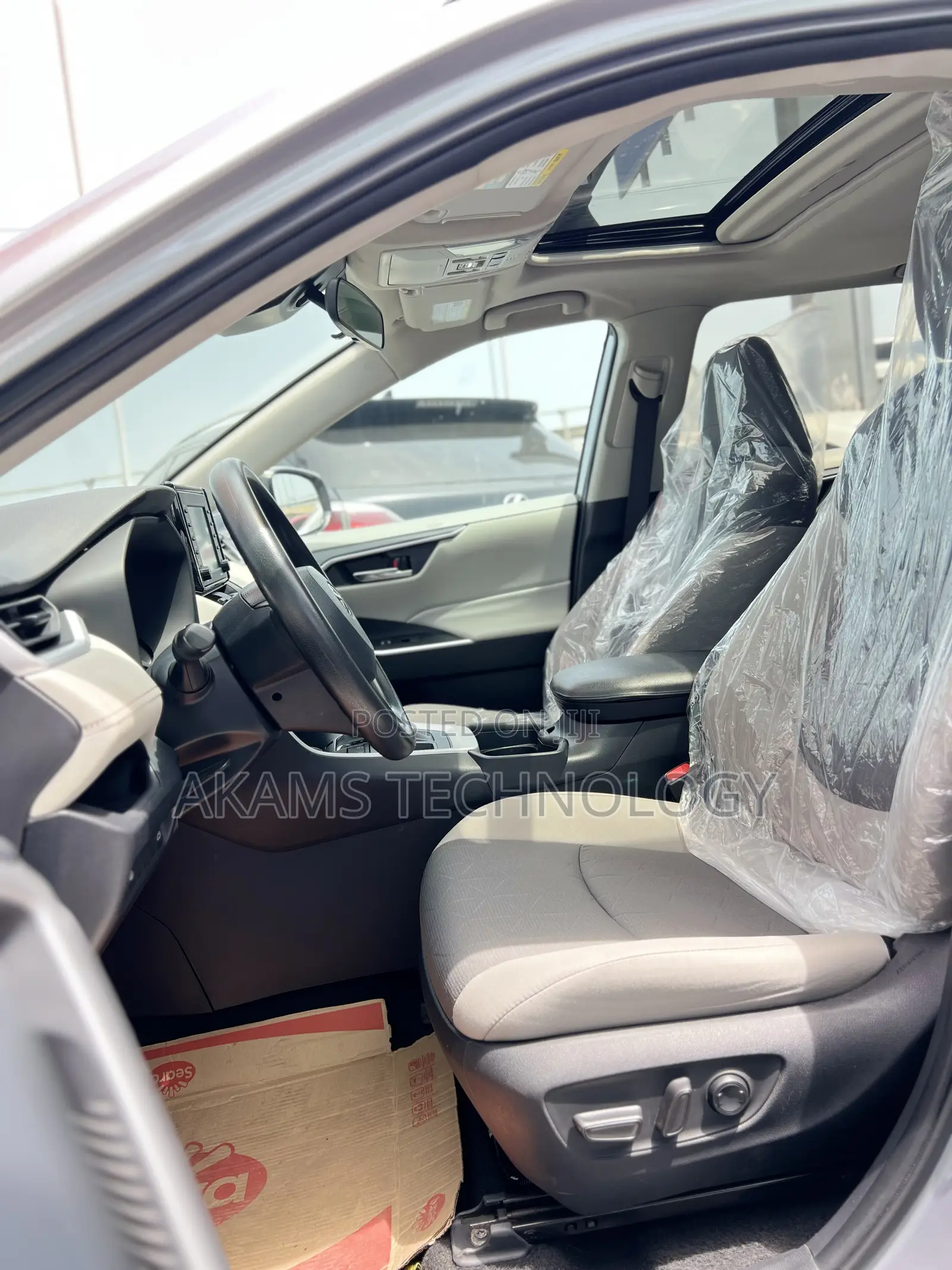 Toyota RAV4 XLE 2021 Silver