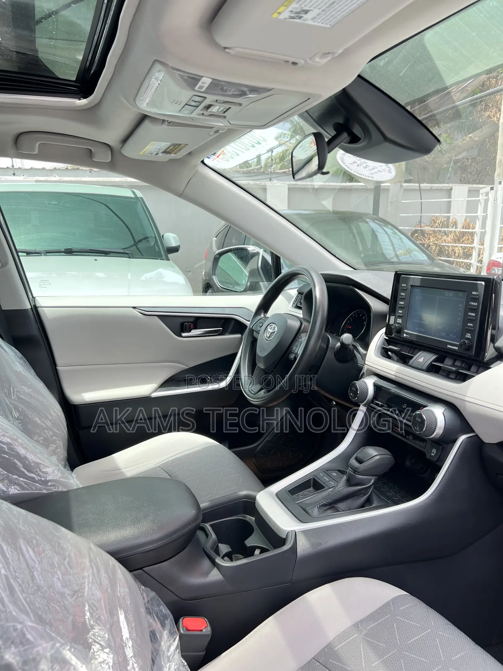 Toyota RAV4 XLE 2021 Silver
