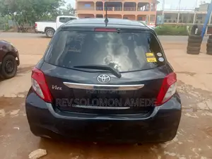 Toyota Vitz 1.0 FWD 5dr 2013 Black