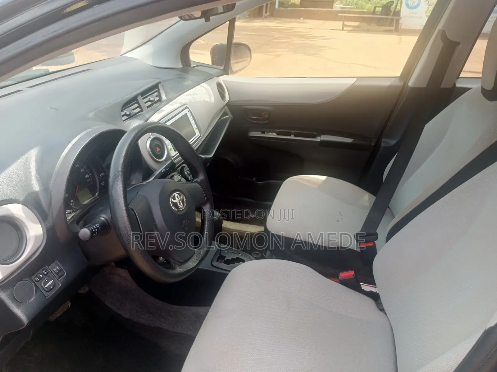 Toyota Vitz 1.0 FWD 5dr 2013 Black