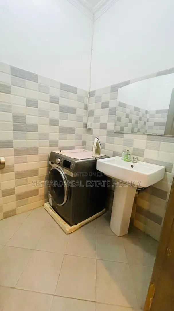 4bdrm House in Sefdard Properties, Amasaman for sale