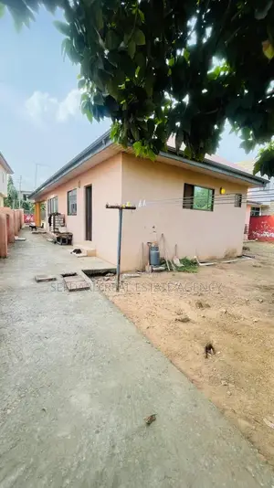 4bdrm House in Sefdard Properties, Amasaman for sale