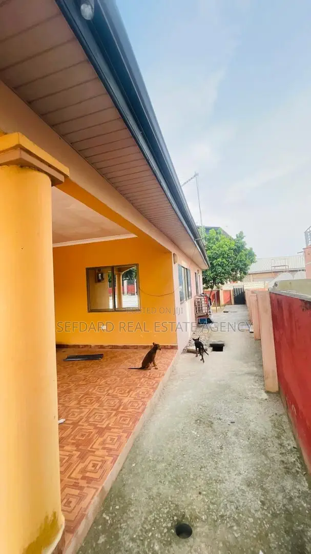 4bdrm House in Sefdard Properties, Amasaman for sale